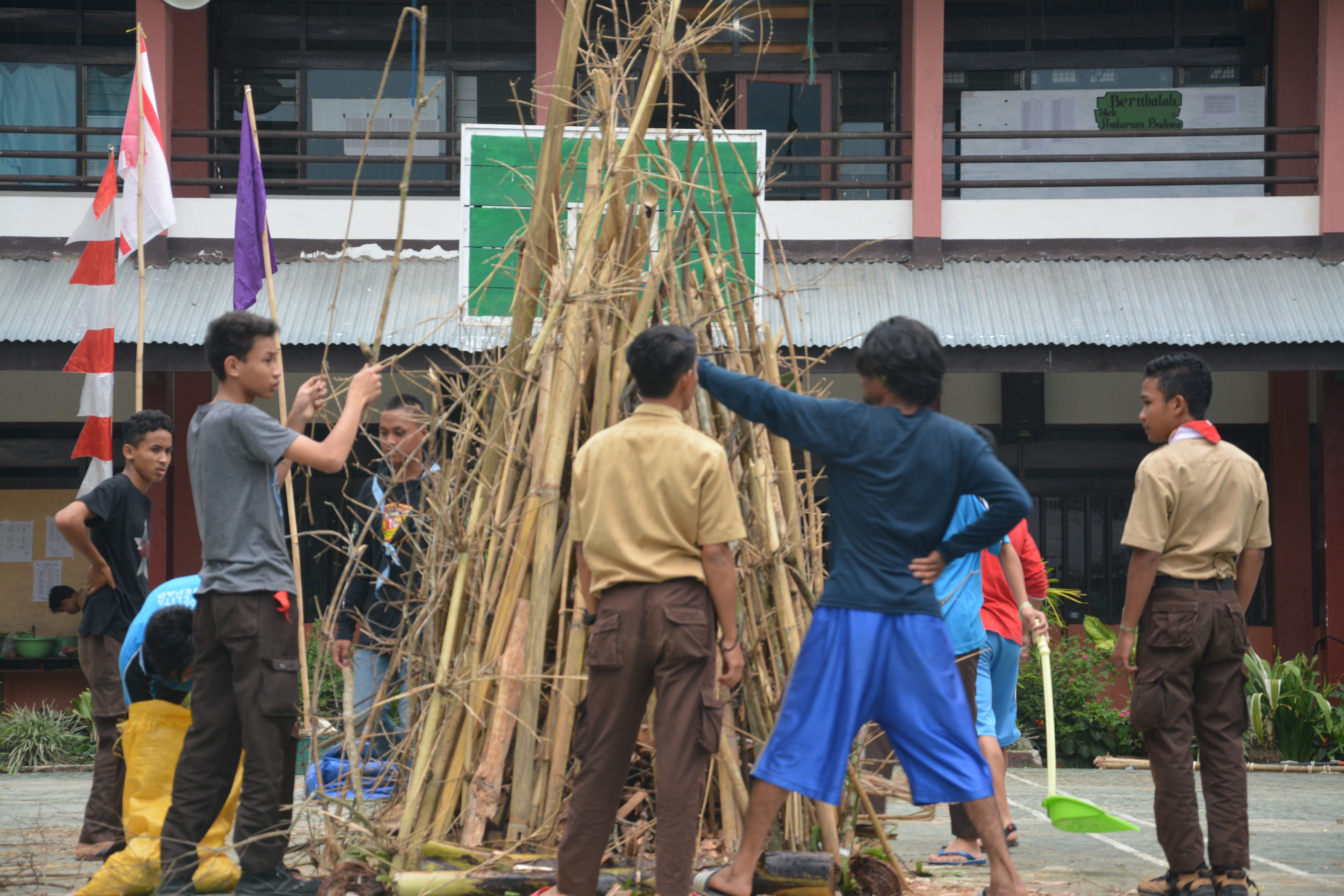 Pramuka: Persiapan api unggun